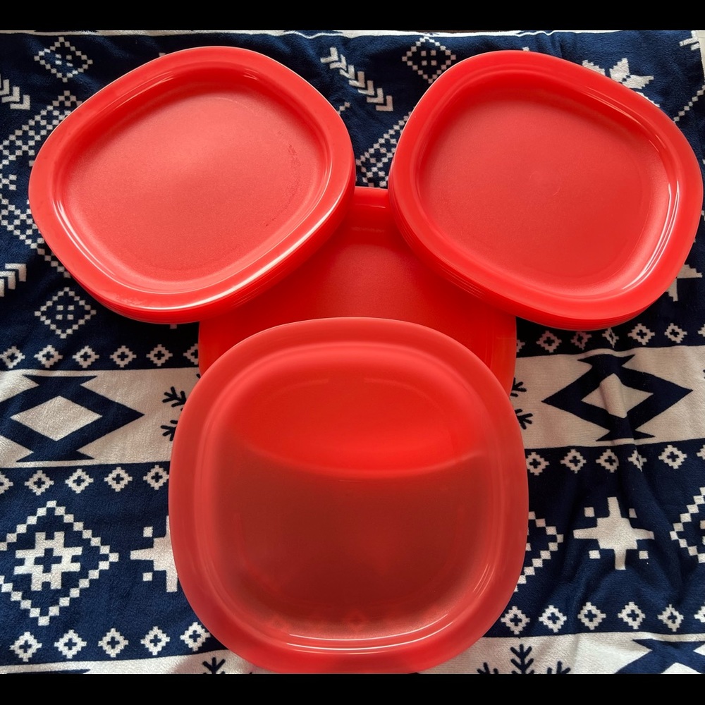 Brand New Tupperware Luncheon Plates Sets of 4